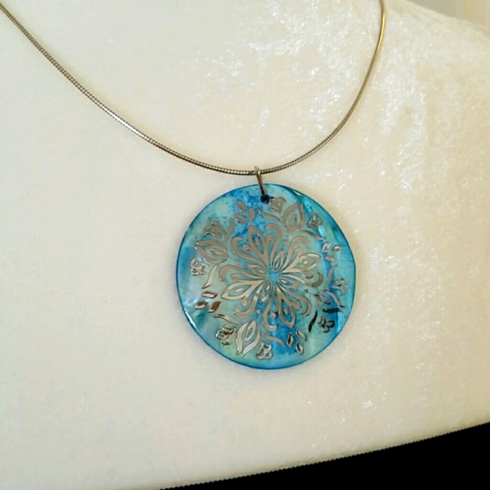 Beautiful Turquoise Color Abolone Shell Pendant T… - image 5